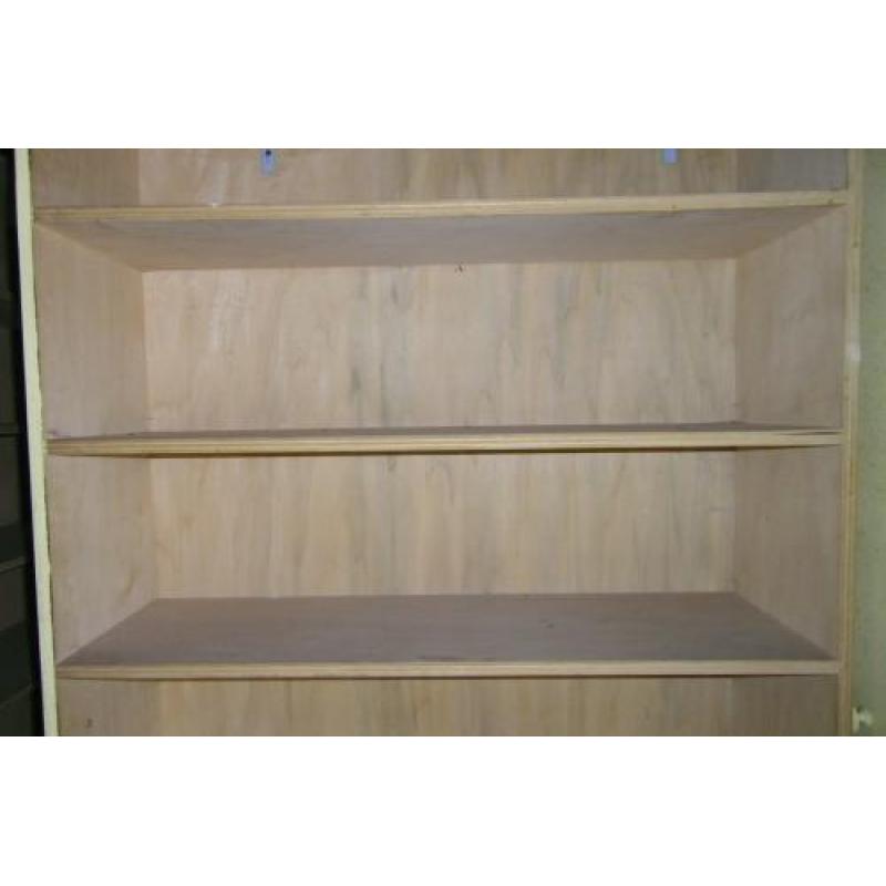 Houten bibliotheekkasten
