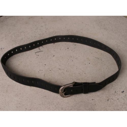 Zwarte Leren Riem Tot 104 cm Max Buik 96 cm   Zwarte Leren Riem Door en Door Leer Dus niet zoals tegenwoordig een dun laagje Leer met plasti