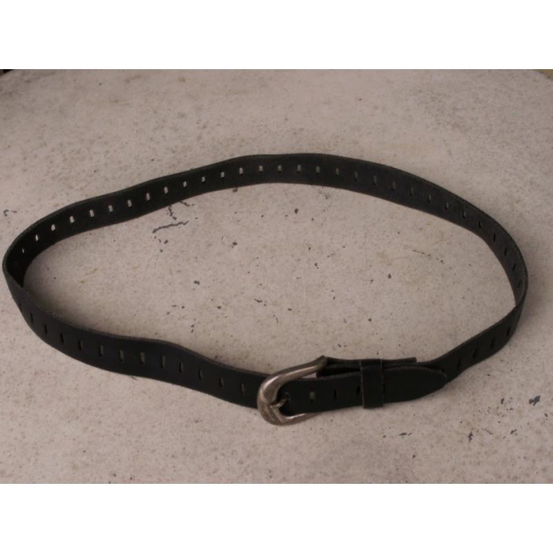 Zwarte Leren Riem Tot 104 cm Max Buik 96 cm   Zwarte Leren Riem Door en Door Leer Dus niet zoals tegenwoordig een dun laagje Leer met plasti