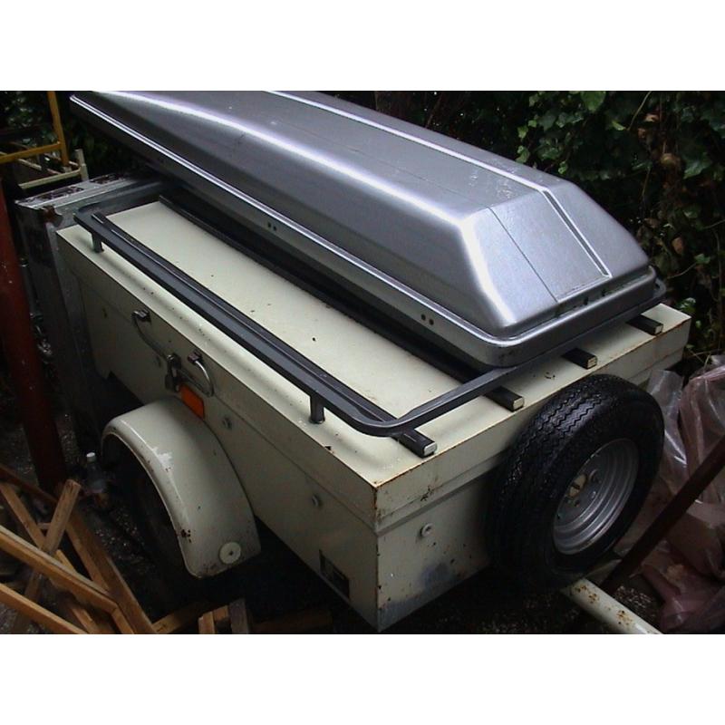 te huur aanhangwagen open bak 2,50 mtr lang   te huur aangeboden aanhangwagen open bak lang 2,50 mtr breed 1,30 mtr (750kg ) dus witte kentekenpl