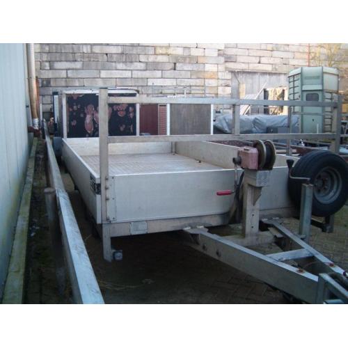 motortrailer voor 2 motoren.   te koop. motortrailer voor 2 mooren. incl oprijplank (niet op foto zichtbaar). prijs 500,00 eu
