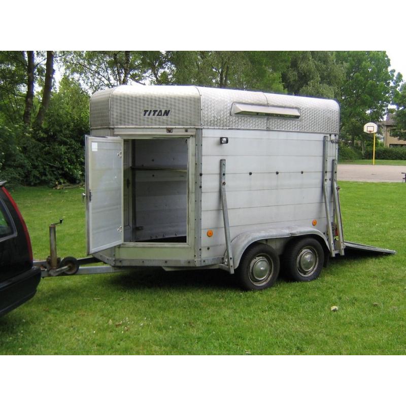 Bagagewagen "Ellebi" afsluitbaar (waterdicht) zgan   Keurige bagagewagen met deksel. Afsluitbaar en tevens 100% waterdicht. Afmetingen 150 x 120 cm zi