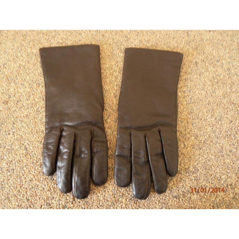 Leuke en mooie KUYICHI Schoudertas. Kleur leverbruin z.g.a.n   Leuke en mooie KUYICHI Schoudertas. Kleur leverbruin z.g.a.n. ?.15,00 