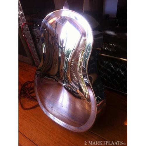 gitaar  Gitaar 2x op gespeeld! Met: - stem apparaat - tas - standaard - riem - stem fluit - plectru