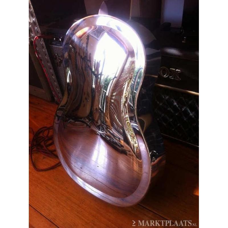 gitaar  Gitaar 2x op gespeeld! Met: - stem apparaat - tas - standaard - riem - stem fluit - plectru