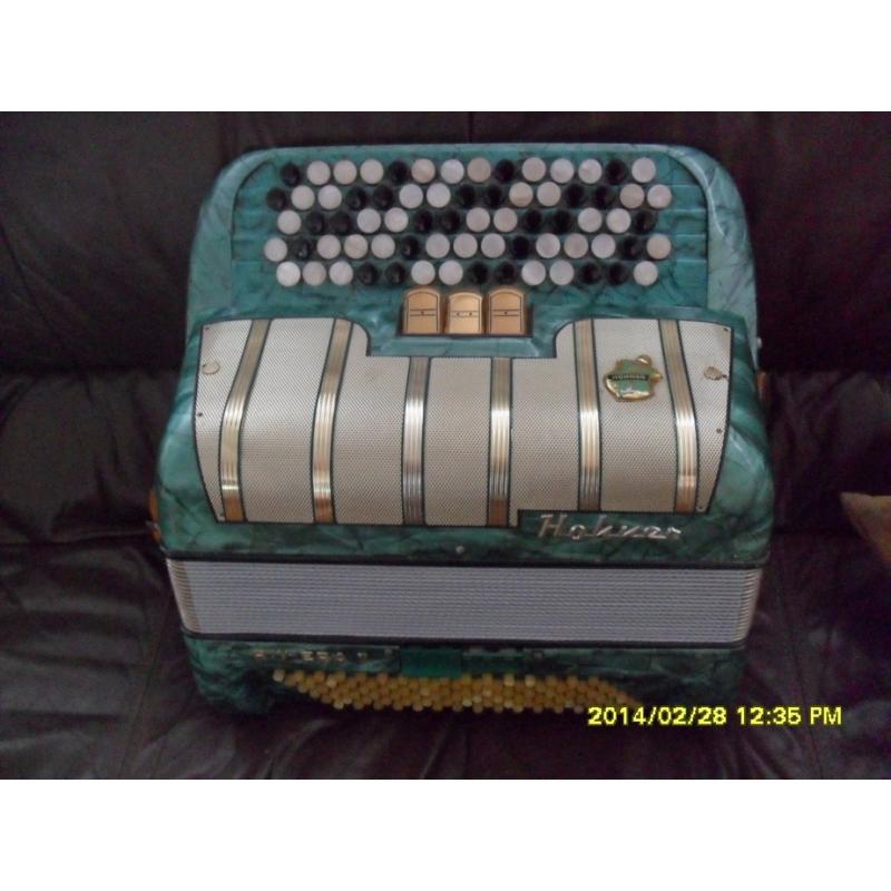 Te koop accordeon F. Crosio Paris A.J de Vreng   Te koop accordeon F. Crosio Paris A.J de Vreng Zie foto's 