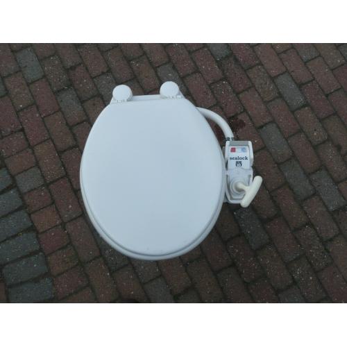 Te Koop Toilet RM 69 sealock   Te koop compleet zoals op foto staat afgebeeld, of in onderdelen. Klepje in pompbuis moet worden 