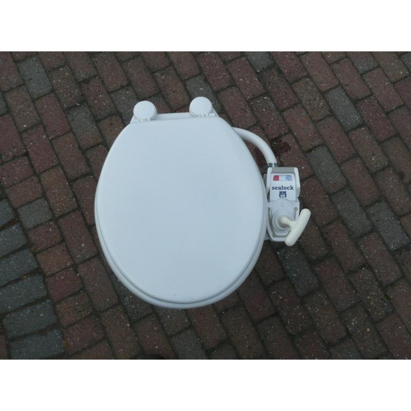 Te Koop Toilet RM 69 sealock   Te koop compleet zoals op foto staat afgebeeld, of in onderdelen. Klepje in pompbuis moet worden 