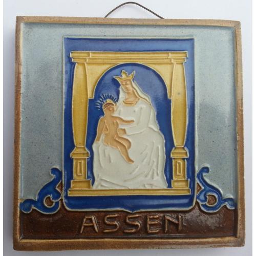 Tegel versje- Een mens Kan heel goed Vrolijk Zijn   materiaal - aardewerk 15 x 15 cm met ophanghaakje portokosten K.K. Nederland ? 3,00 vi
