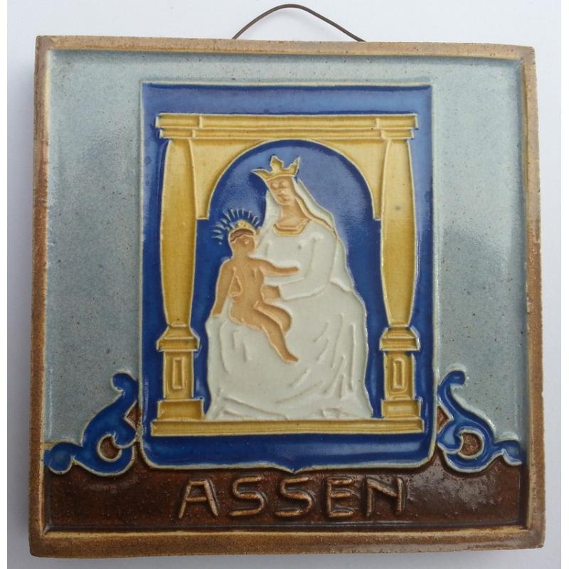 Tegel versje- Een mens Kan heel goed Vrolijk Zijn   materiaal - aardewerk 15 x 15 cm met ophanghaakje portokosten K.K. Nederland ? 3,00 vi