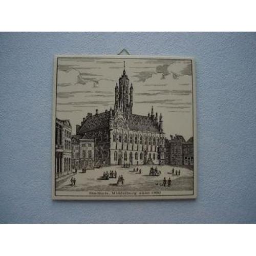 Wandtegel Gronigen Markt en Martinitoren CA 1850
 
 18 x 17 cm met houten lijst ophanghaakje aanwezig stempel achterop van souvenirs woldring uit de H