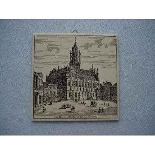 Wandtegel Gronigen Markt en Martinitoren CA 1850  18 x 17 cm met houten lijst ophanghaakje aanwezig stempel achterop van souvenirs woldring uit de H