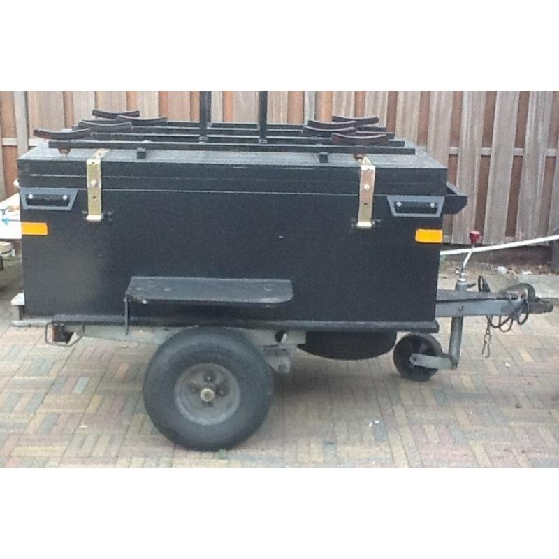 bagagewagentje (vakantie)   Mooi bagagewagentje, merk Voogd (Vlaardingen) bakmaat (lxbxh) 147x102x47cm eigen gewicht: 95 kg, 