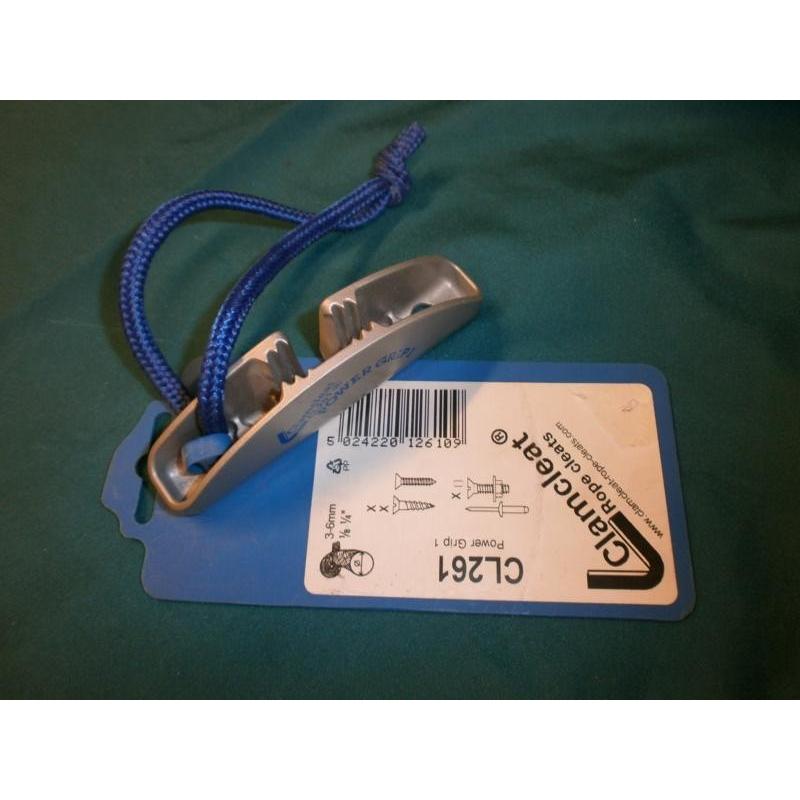 Fenderlijn 1,5m 8 mm met aan Â‚Â‚n kant een gesplitst oog -   Polyester garen fenderlijn 1,5 m lang met aan Â‚Â‚n kant een gesplitst oog. Dikte 8 mm 3 Strengs Lev