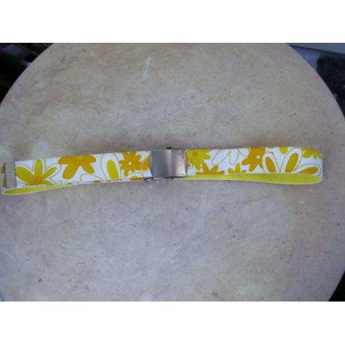 A. Smalle Rode Leren Riem   A. Smalle Rode Leren Riem Totale lengte = 102 cm Max Buik = 92 cm Br = 1,8 cm 