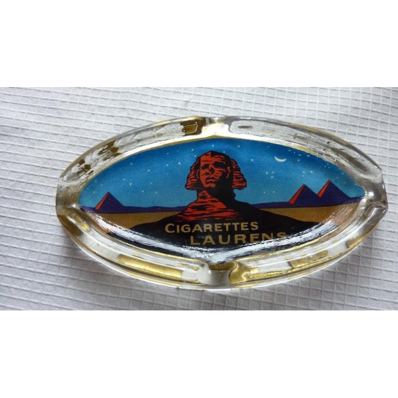 37 delig blue band servies te koop   37 delig blue band servies te koop Bestaande uit: - 6 borden - 11 beker