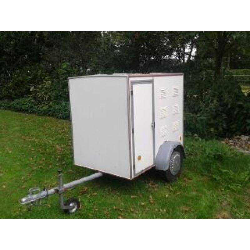 paarde trailer   goede paardtrailer is niet verrot,prijs 800 