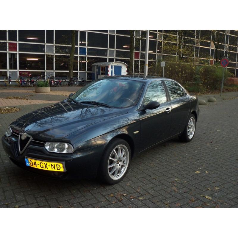 Alfa Romeo Handel,Onderdelen,Export, of voor de Handige klus   Alfa 145 1.4.16v TS super nette auto alleen zit er een tikje in de motor. Rijdt en schakelt super
