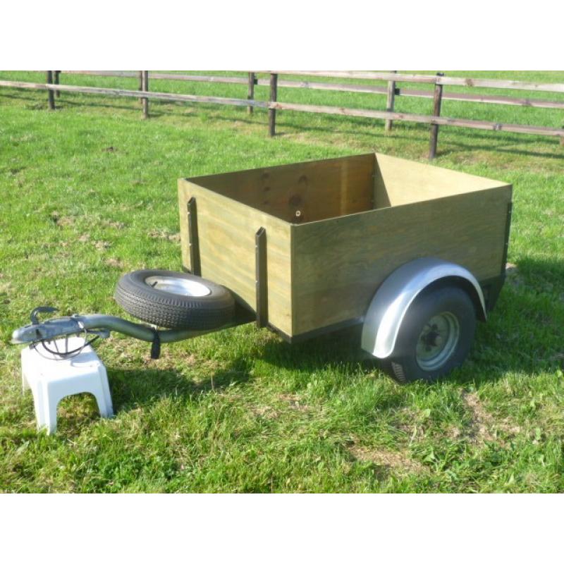 Nieuwe Geremde Gesloten aanhangwagen s met Deuren  Auto onderdelen en diversen > Aanhangers Kenmerken: Conditie: Nieuw Levering: Ophalen of Verzende