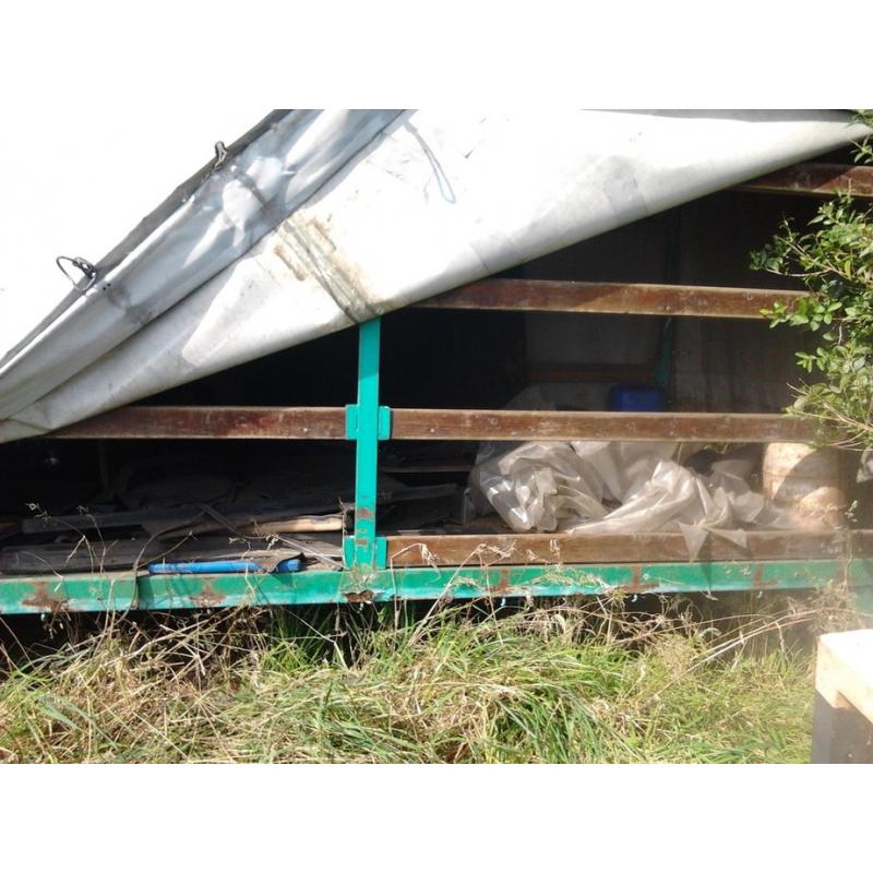 schamelwagen met afzetcontainer (verkoopwagen)   henra 35b schamelwagen 6050 x 2050 bouwjaar 11-2006 met een op maat gemaakte afzetcontainer gebruik