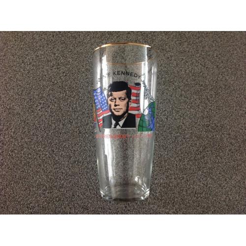 Staatshoofd Glas John F Kennedy Persident USA 1963   Tweedehands maar in prima staat. Afbeelding wat je ziet koopt U. Risico, Porto en verzendkosten vo