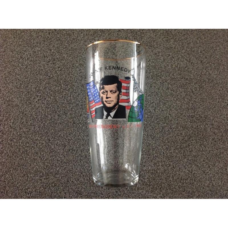 Staatshoofd Glas John F Kennedy Persident USA 1963   Tweedehands maar in prima staat. Afbeelding wat je ziet koopt U. Risico, Porto en verzendkosten vo