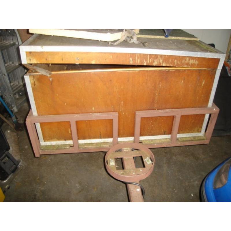goede aanhanger   Nog een goede aanhanger met goede vloer werkende verlichting en zgan reserve band bakmaat 210x120  