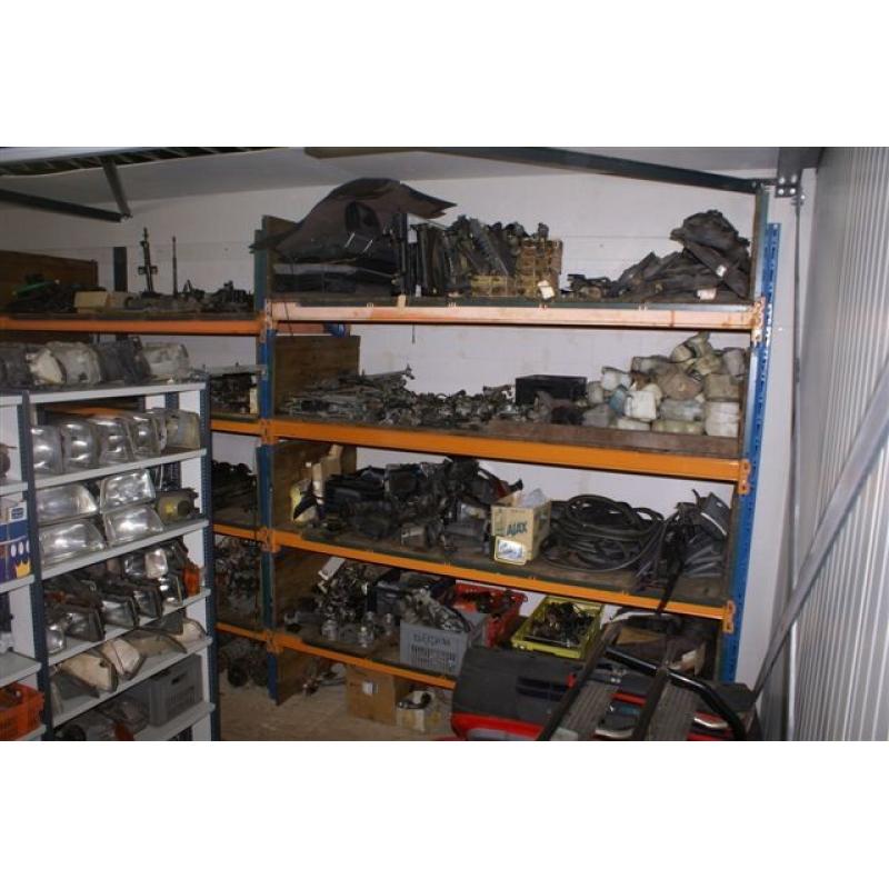 Nissan dakdragers   Te Koop originele Dakdragers Nissan Primera sedan uitvoering (bouwjaar 1997- 2001) . De d
