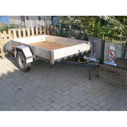 Te koop autoambulane merk Tyhof  Autoambulance merk Tyhof. Ledig gewicht 514 kg, max toegestane massa 2000 kg. In de afgelopen jaren 