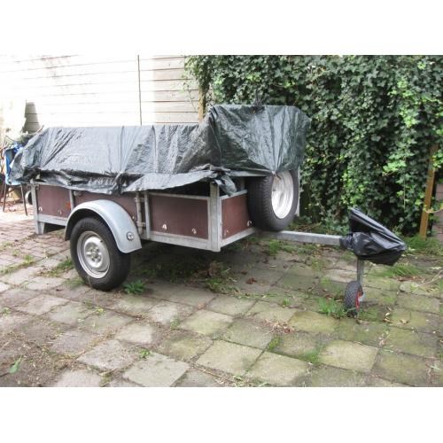 Mooie motor , fiets aanhanger   Mooie motor &amp;fietsaanhanger; Verlichting werkt goed. kentekenplaat houder aanwezig. Nieuwe koppe