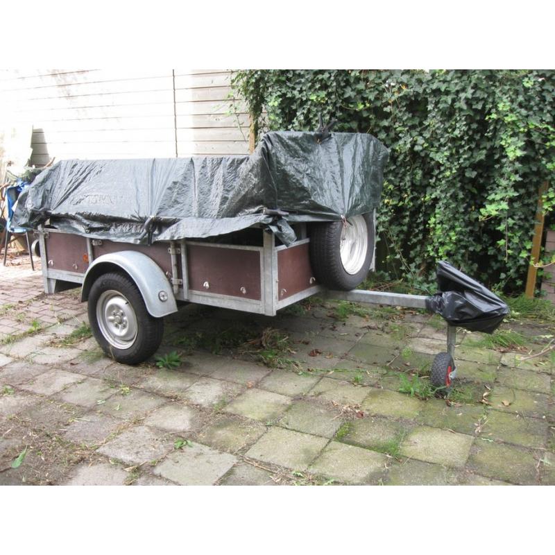 Mooie motor , fiets aanhanger   Mooie motor &amp;fietsaanhanger; Verlichting werkt goed. kentekenplaat houder aanwezig. Nieuwe koppe