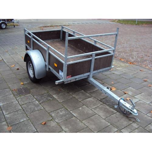 plateauwagen huren, kluitmans hoekske   te huur plateauwagen met zijborden afmeting:4,05 X 1,85 x 0,30 laadvermogen: 2130 kg 6 x bind