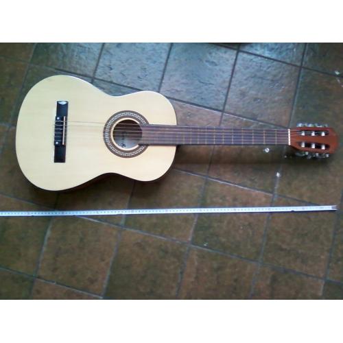 Samick Bandoline (banjo/mandoline)   Aangeboden; Wegens opheffing van kleine muziekschool, een Samick bandoline, nog nieuw en onbespe