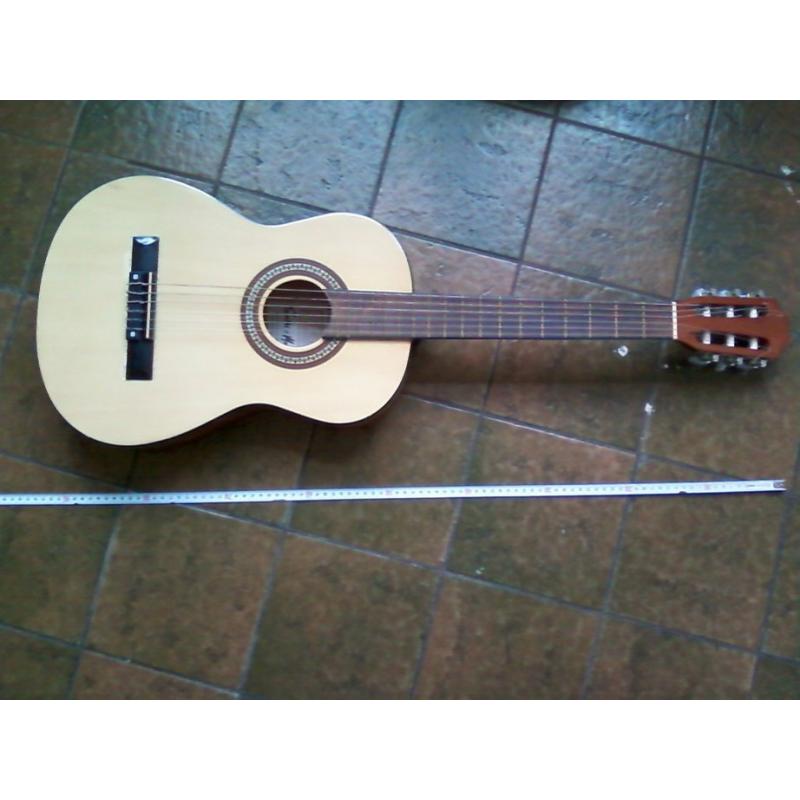Samick Bandoline (banjo/mandoline)   Aangeboden; Wegens opheffing van kleine muziekschool, een Samick bandoline, nog nieuw en onbespe