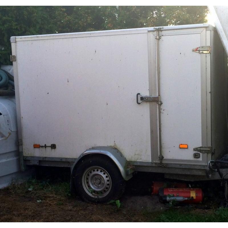 auto ambulance bj. 2011   Te koop, een keurige autoambulance. merk Indespention met kenteken. Laadvermogen 2028 kg, eigen gew