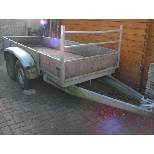 Mooie handige aanhangwagen zie foto's   te koop mooie handige aanhanger te gebruiken voor bv kleinvee hondekar klussen nieuwe spatb