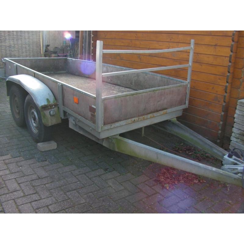 Mooie handige aanhangwagen zie foto's   te koop mooie handige aanhanger te gebruiken voor bv kleinvee hondekar klussen nieuwe spatb
