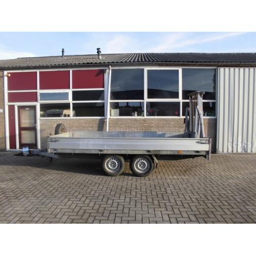 Motor/ scootmobiel aanhanger   Te koop mooie motor/ scootmobiel aanhanger met goede banden en reserve wiel. 