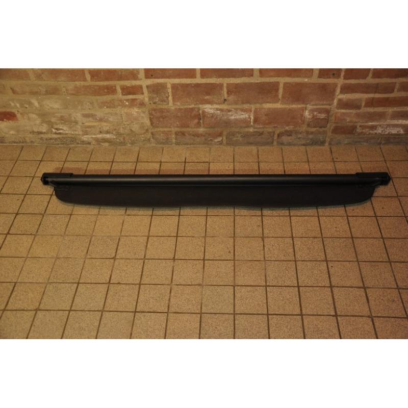Origineel Ford hondenrek voor in Ford Scorpio station   Origineel Ford hondenrek voor een Ford Scorpio stationwagon. Vanaf model 1996 (met de ronde koplamp