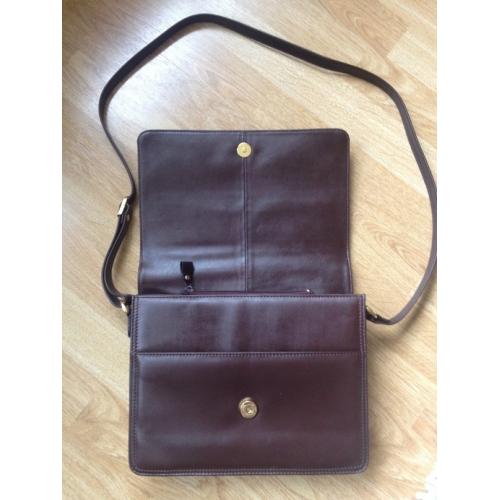 Dames riem/Heren riem Lacoste [echt leer]   Dames riem/Heren riem Lacoste. Echt leer. Lengte incl. gesp plm. 112 cm. Gesp 4 cm. Breedte