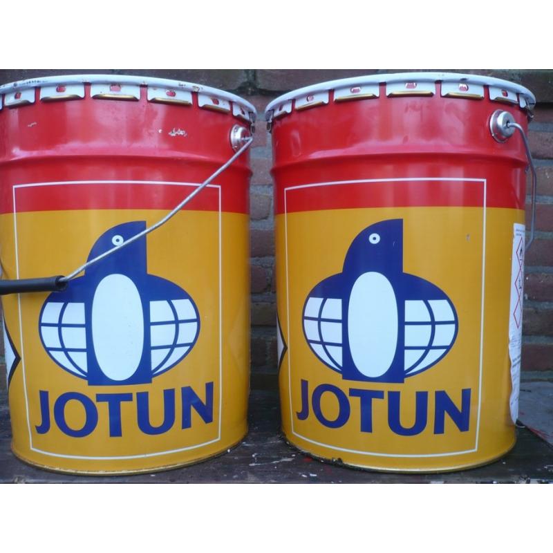 Te koop olie voor een 2 takt motor   Te koop olie voor een 2 takt motor 