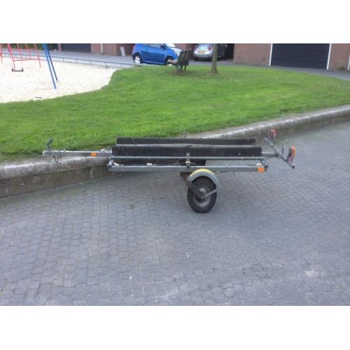 grote aanhangwagen voor fietsvervoer, quad,shelter,kano verv   Deze grote aanhangwagen heeft een bakmaat van 400cmx200 cm. Hij kan voor verschillende doeleinden 