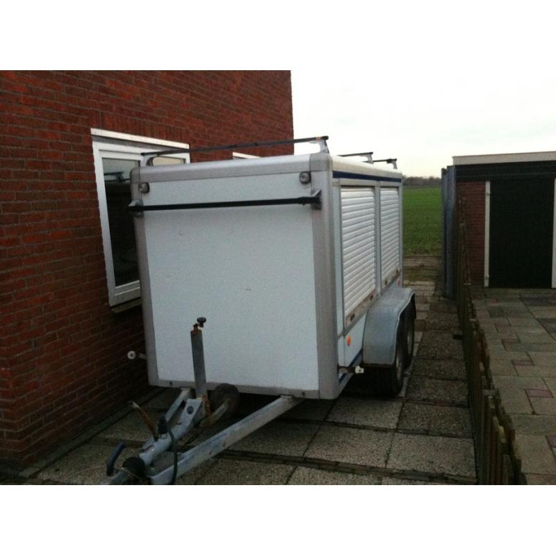 Solide motoraanhanger   Zeer solide en nette motoraanhanger van Duitse kwaliteit. De twee bakken zijn ideaal als bergruimte