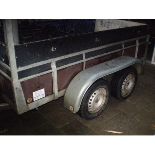 aanhanger   totaal opgeknapte aanhanger, geheel nieuw houtwerk. wagen is als nieuw. maten 147x 89 cm.  