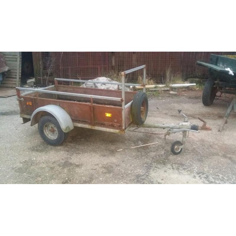 pipowagen aanhangwagen schamelwagen chassis   Chassis van een zware schaftkeet merk Hachmeister met chassisnummer en typeplaatje. Stevige constru
