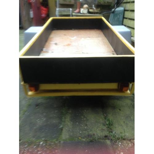 Mooie ANSSEMS BSX 2000 aanhanger aluminium Bj: 2006   Mooie aluminium ANSSEMS BSX 2000 aanhanger. Bouwjaar: 2006 Afmeting: 301 X 150 cm  