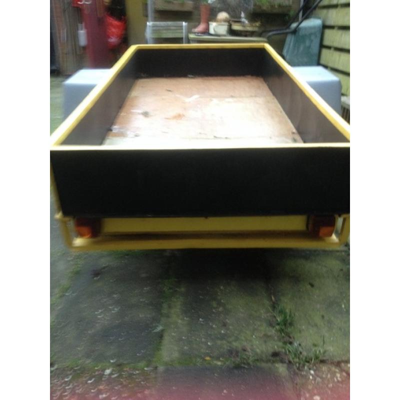 Mooie ANSSEMS BSX 2000 aanhanger aluminium Bj: 2006   Mooie aluminium ANSSEMS BSX 2000 aanhanger. Bouwjaar: 2006 Afmeting: 301 X 150 cm  