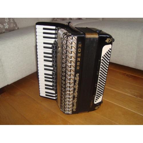Hohner Atlantic de Luxe   Hohner Atlantic de Luxe accordeon (4 korig) in goede staat. Balg is dicht accordeon heeft een zeer 