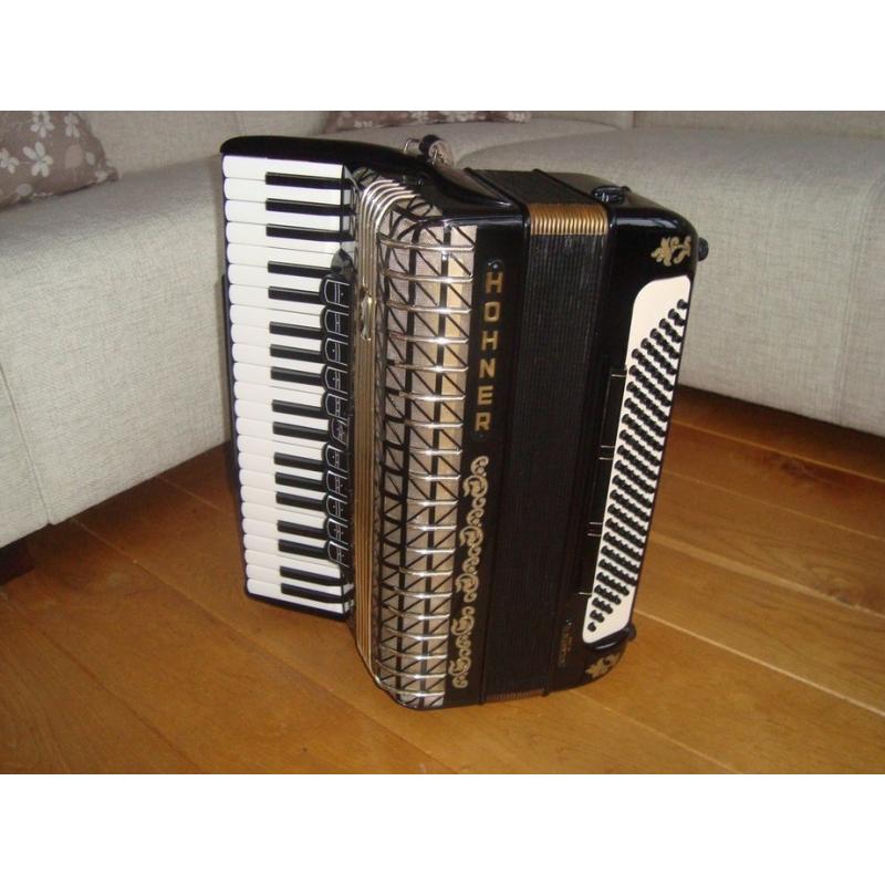 Hohner Atlantic de Luxe   Hohner Atlantic de Luxe accordeon (4 korig) in goede staat. Balg is dicht accordeon heeft een zeer 