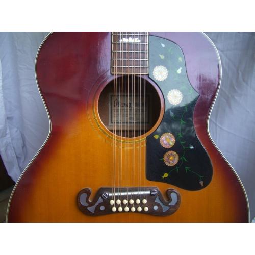Unicon akoestische gitaar
 
  Oud Nederlands product ergens uit de jaren 50/60: Unicon. Leuke gitaar vooral voor de beginner of a